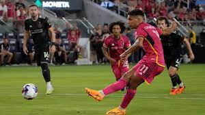 Nicholas Gioacchini taking a successful penalty kick.